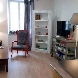 Les Hautes D'anastasia Bed & Breakfast